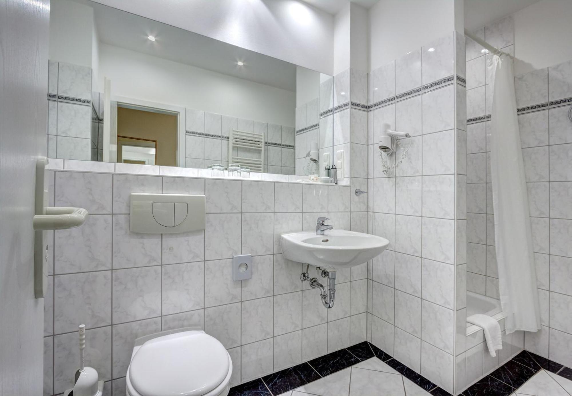 Haus Seeblick Hotel Garni & Ferienwohnungen Zinnowitz Ruang foto
