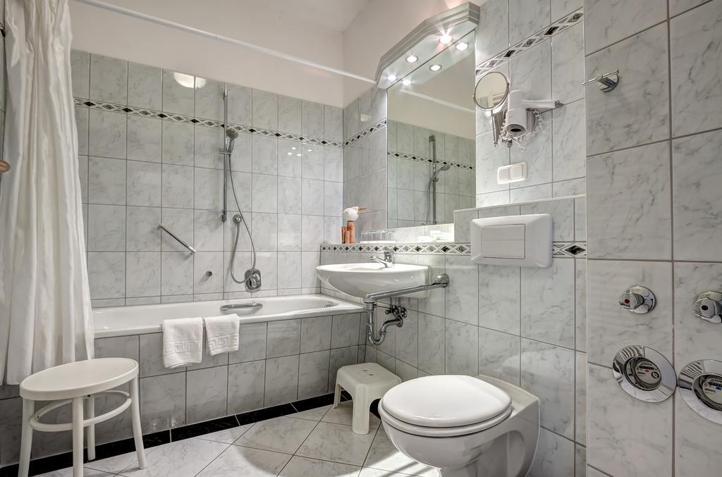 Haus Seeblick Hotel Garni & Ferienwohnungen Zinnowitz Bagian luar foto